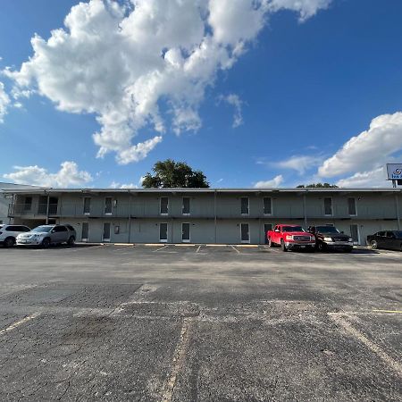 Mid Towne Inn & Suites San Antonio Exterior photo